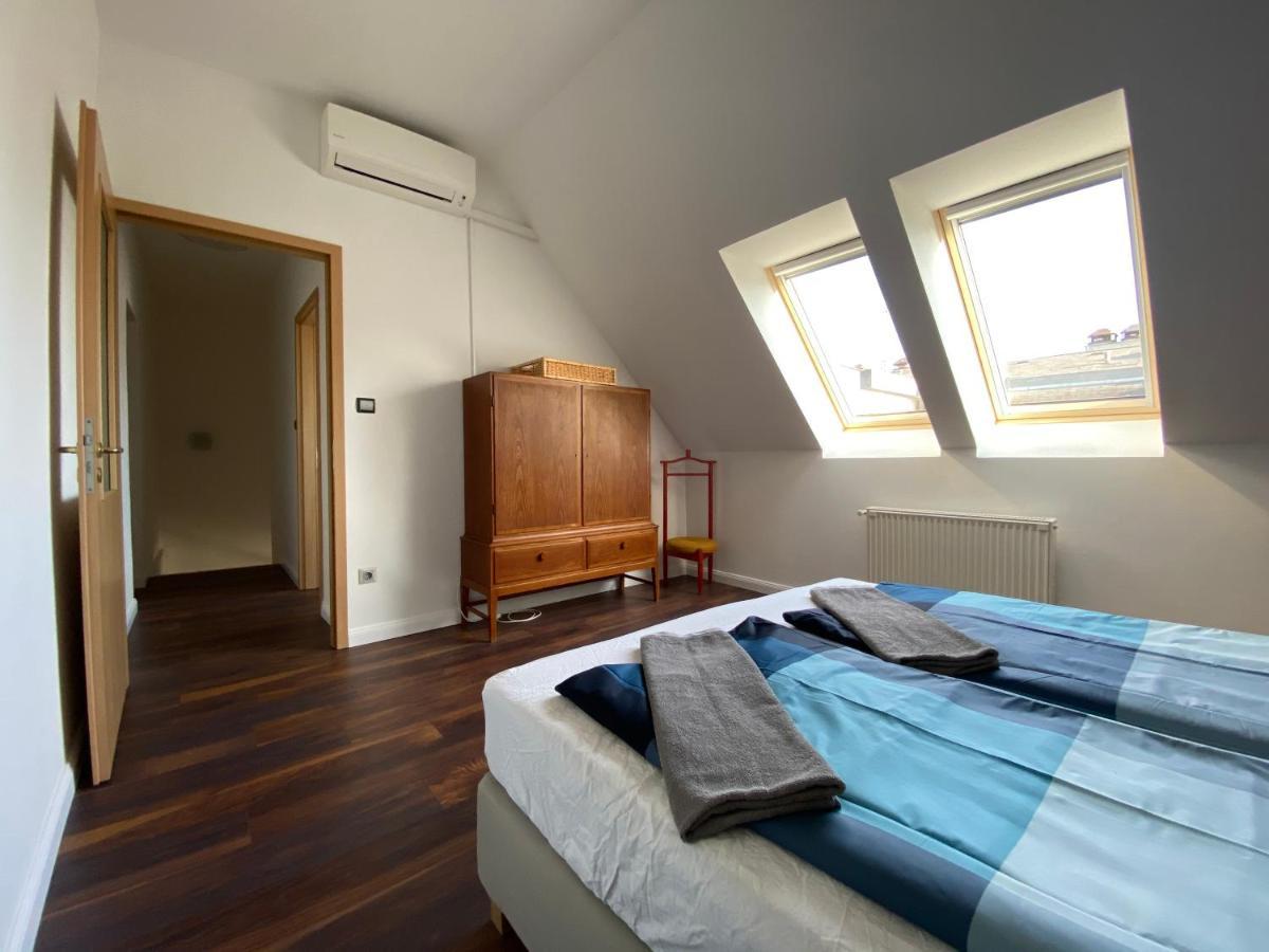 2 Bedroom 107 M2 Loft With Balcony Budapest Exterior photo